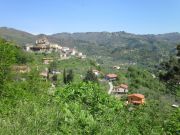 Montecatini alton kylää korkealla vuorella